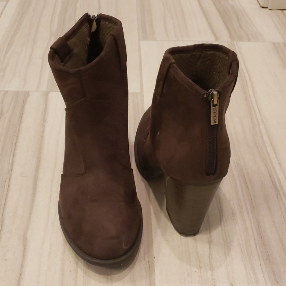 Soda brown heeled booties